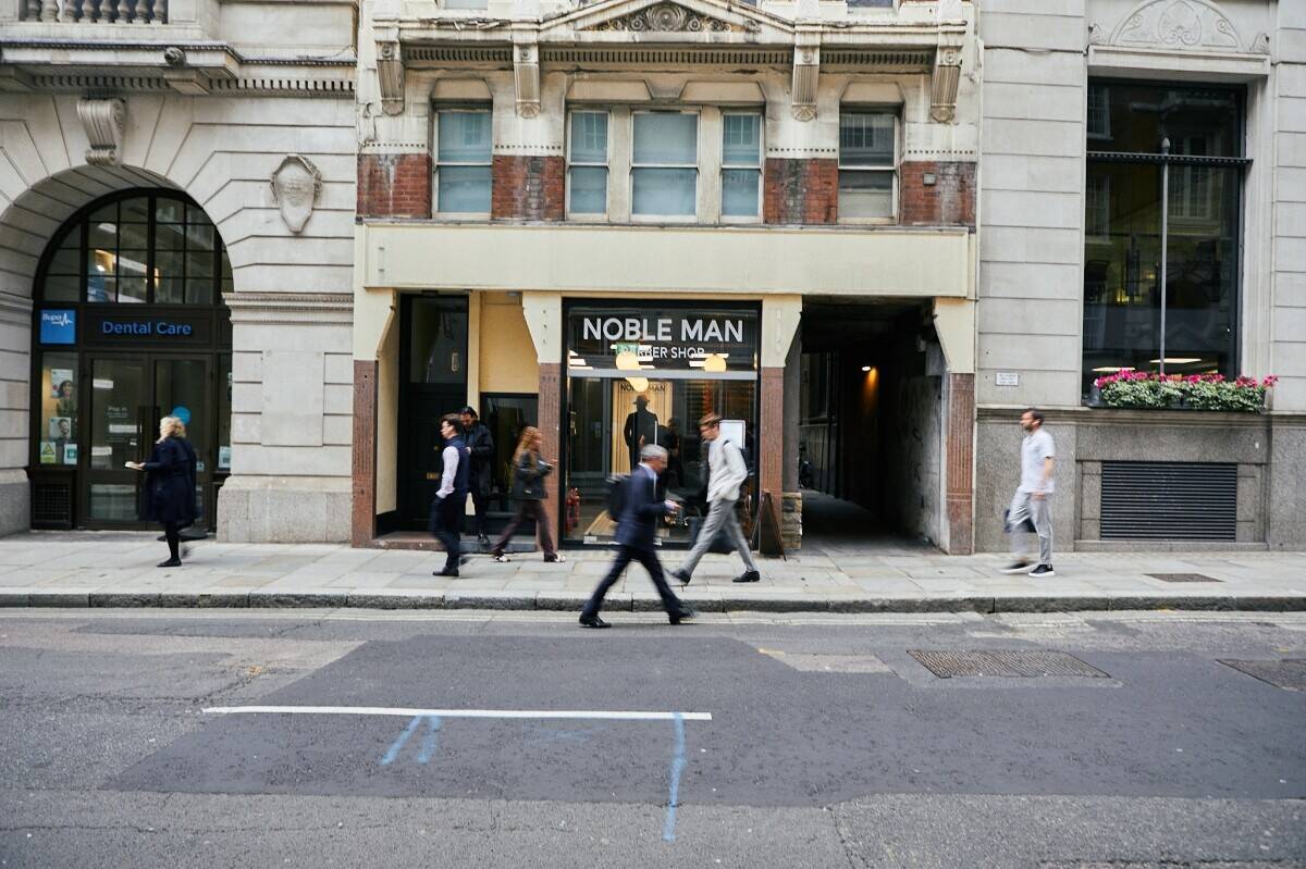 3 Seat operational Barbershop with large basement ready for development in City of London
