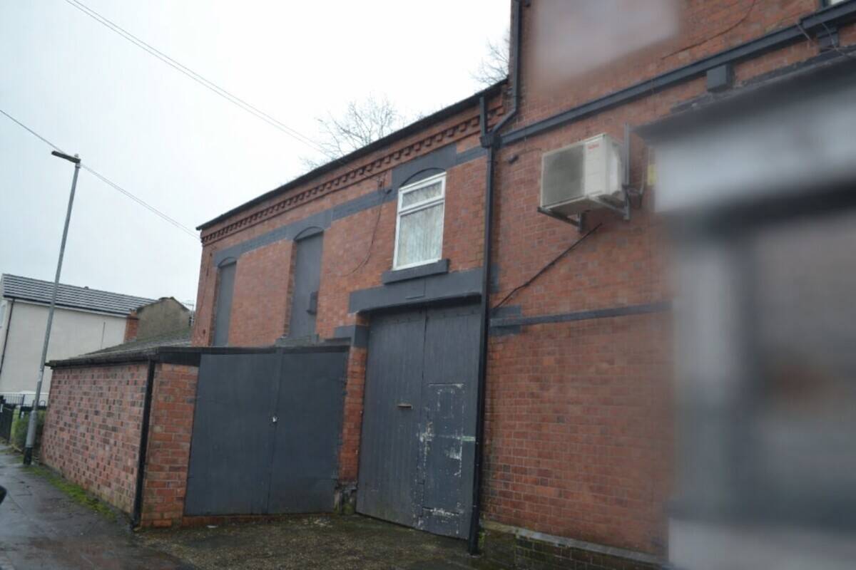 CS0350 - PRIME FREEHOLD INVESTMENT OPPORTUNITY Photo 1