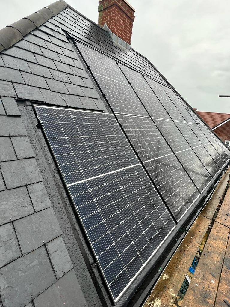 Solar PV, Battery Storage & EV Charger Installation Company (MCS NICEIC HIES) Photo 1