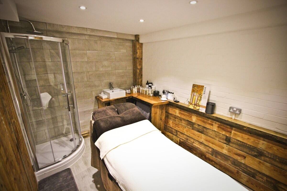 Beautiful salon for sale in Streatham