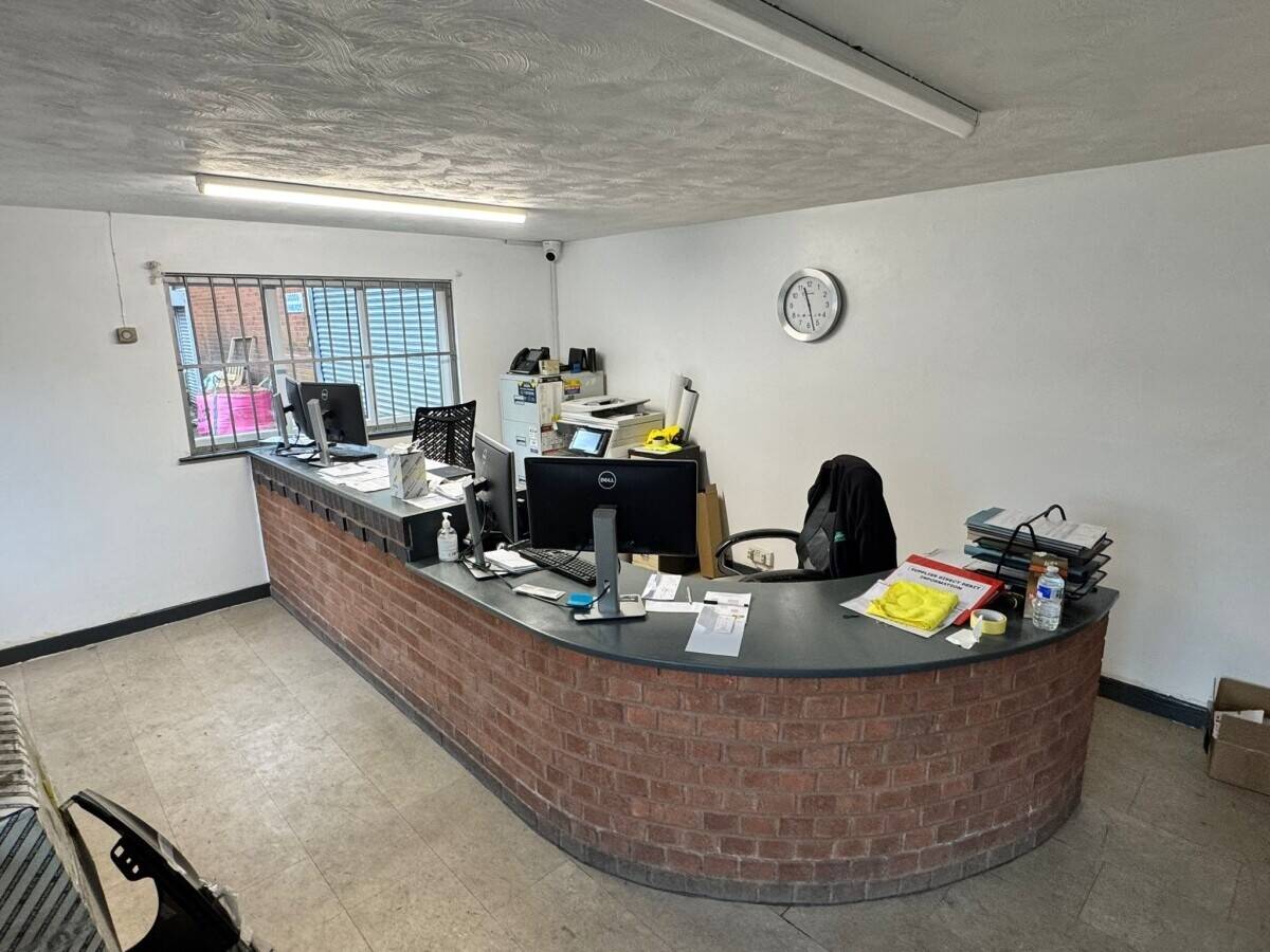 Bodyshop for sale in Walsall Photo 2
