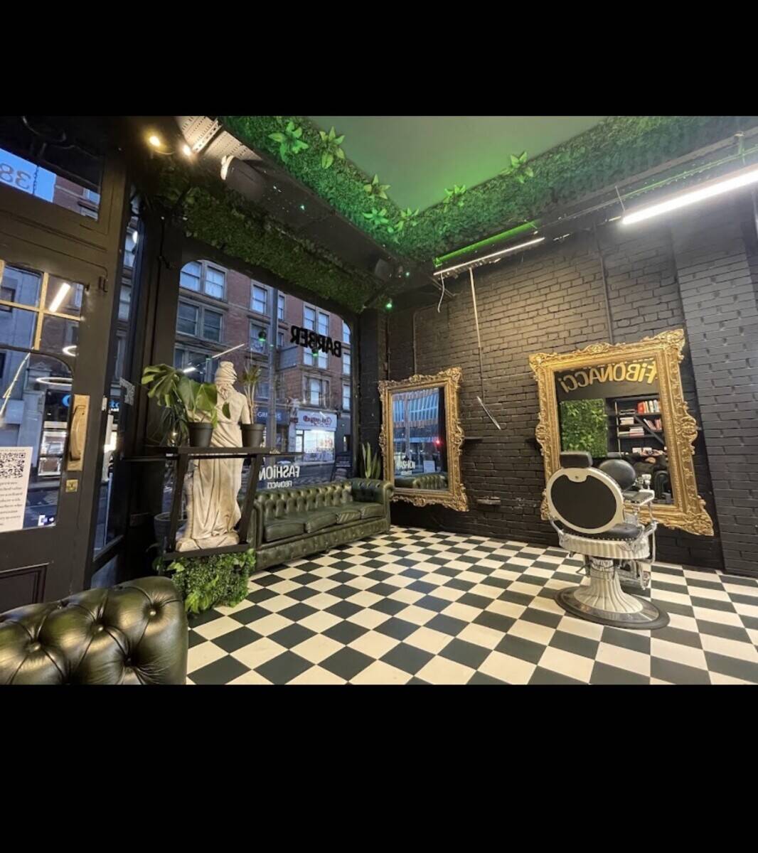 City centre Nottingham barber shop ready to go