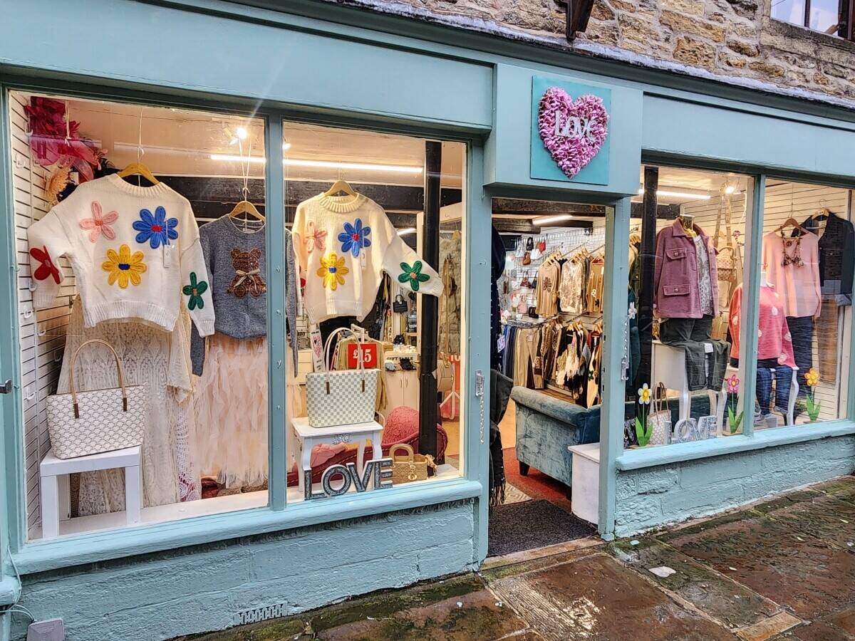 Ladies clothes retail shop for sale in Skipton North Yorkshire. Photo 1