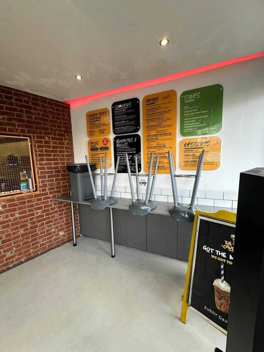 Prime Commercial Hot Food Takeaway Including Residential 2 Storey Flat Above &ndash; Busy Parade Location with Exceptional Reputation, Immediate Reope Photo 2