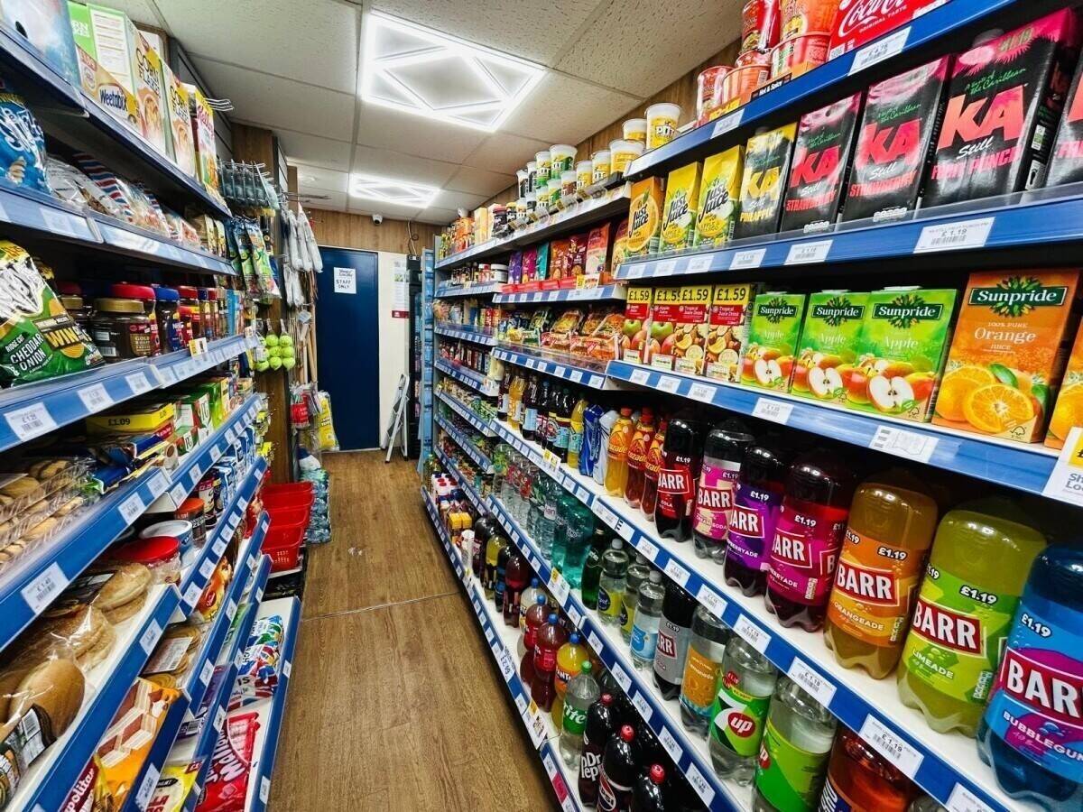 High street Off licence for sale Photo 2
