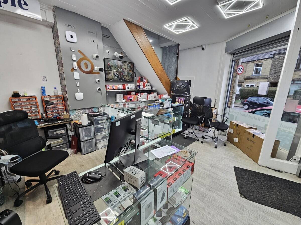 Established Mobile phone and computer shop in Clayton Photo 1