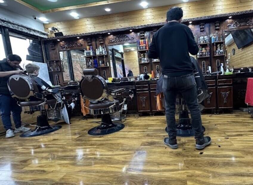 Fully equipped barber shop for sale in Windsor Photo 1