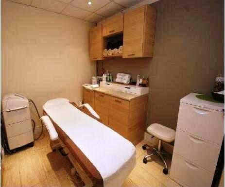 Retail Unit Currently Used As A Beauty Salon for Sale Retail Unit Currently Used As A Beauty Salon for Sale