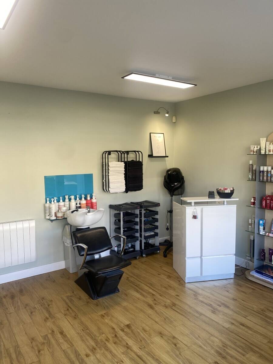 Hair salon for sale in Sheffield Photo 2