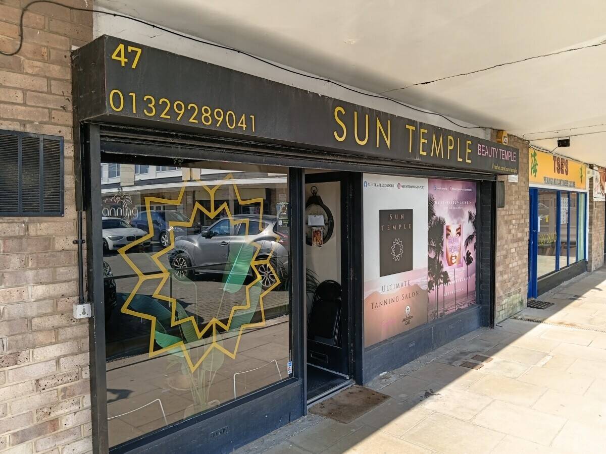 Long established popular Tanning and Beauty salon business for sale. Photo 2