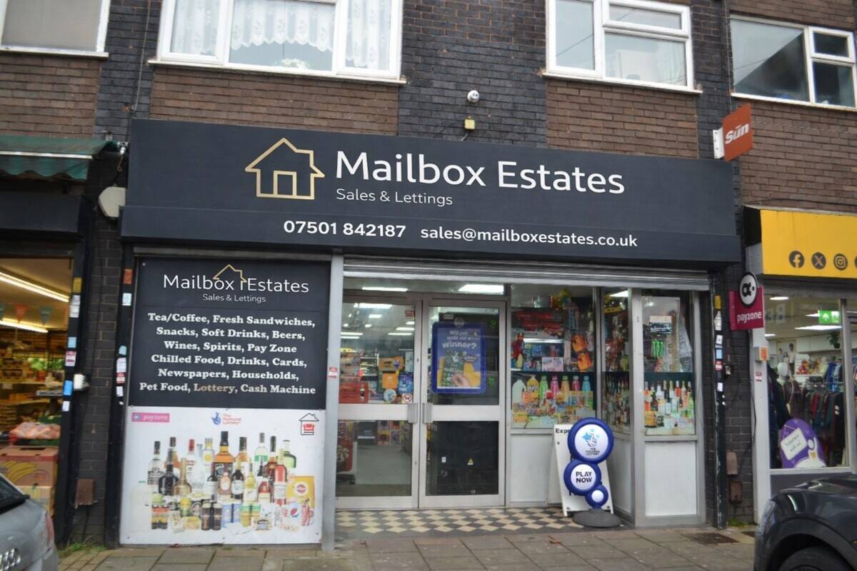 High Turnover Off Licence & Convenience Store – £9K–£10K Weekly Sales Photo 1