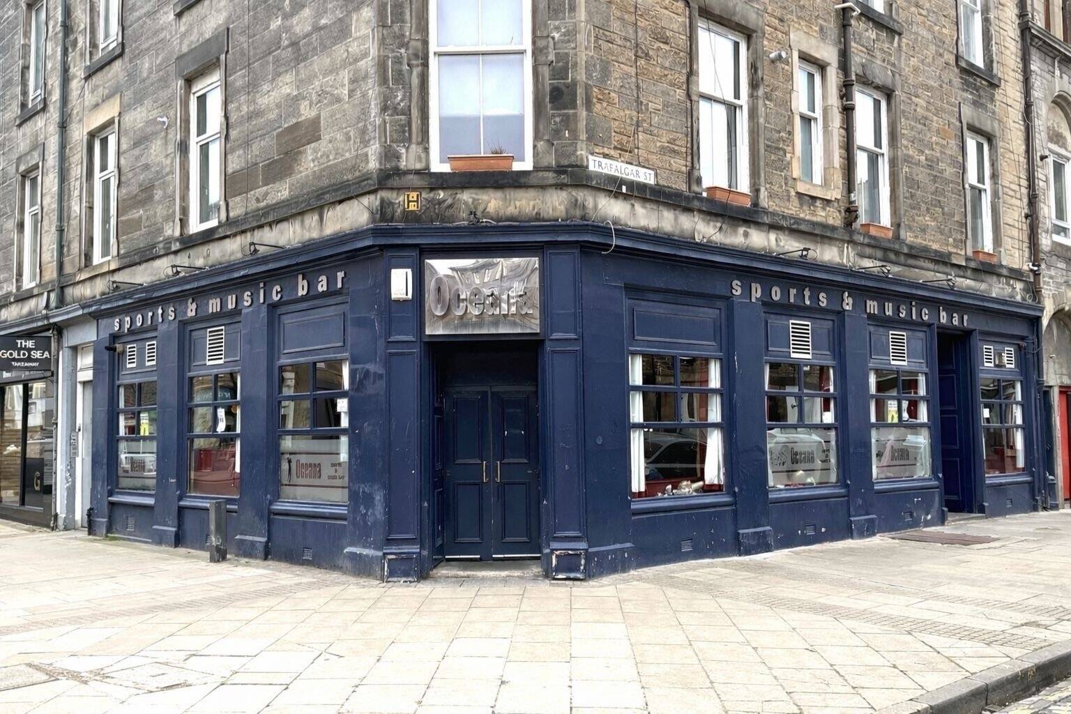 Freehold Pub on a busy Edinburgh arterial road (ref 1809) Photo 1