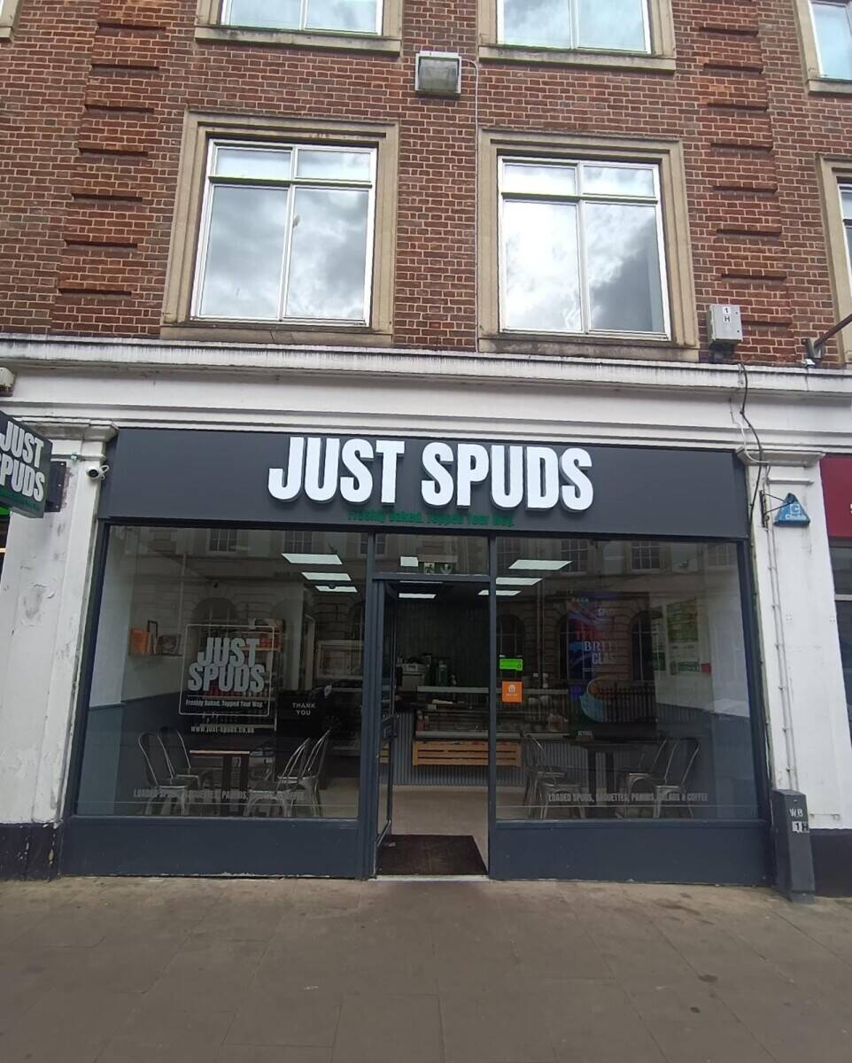 BUSINESS FOR SALE IN AYLESBURY TOWN CENTRE