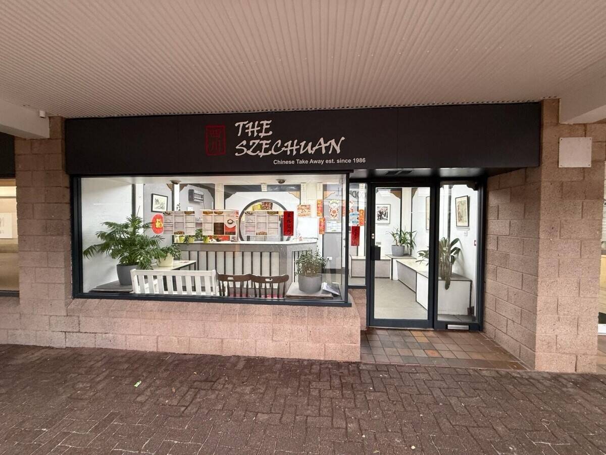 Neatly Presented Class 3 Takeaway Unit in a Very Busy Shopping Centre (ref 1811) Photo 1