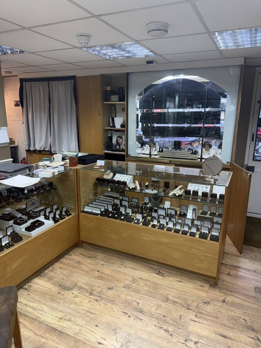 Jewelry Shop for sale in Epping Essex. Photo 2