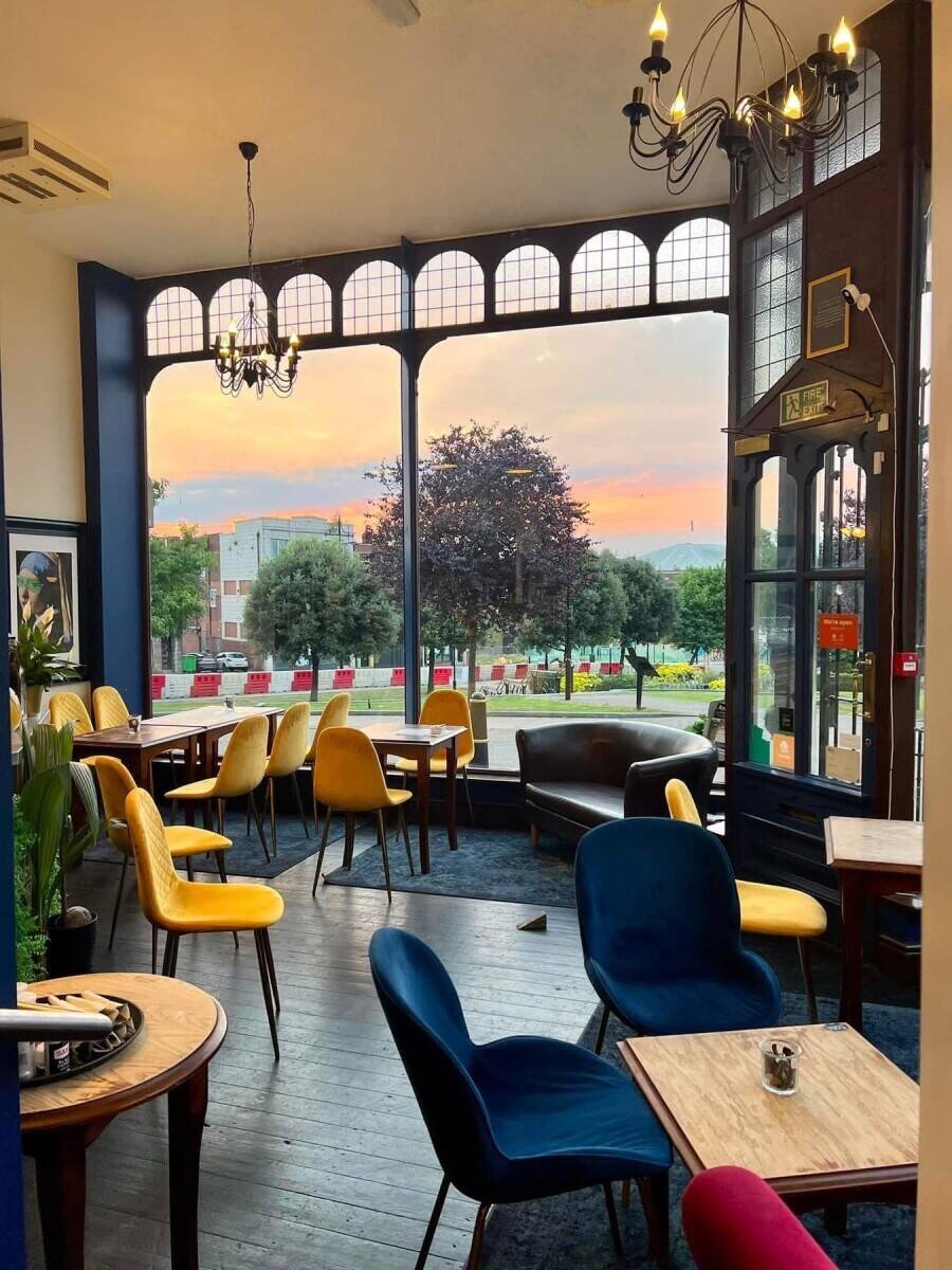 Coffee shop selling hot and cold food and drinks