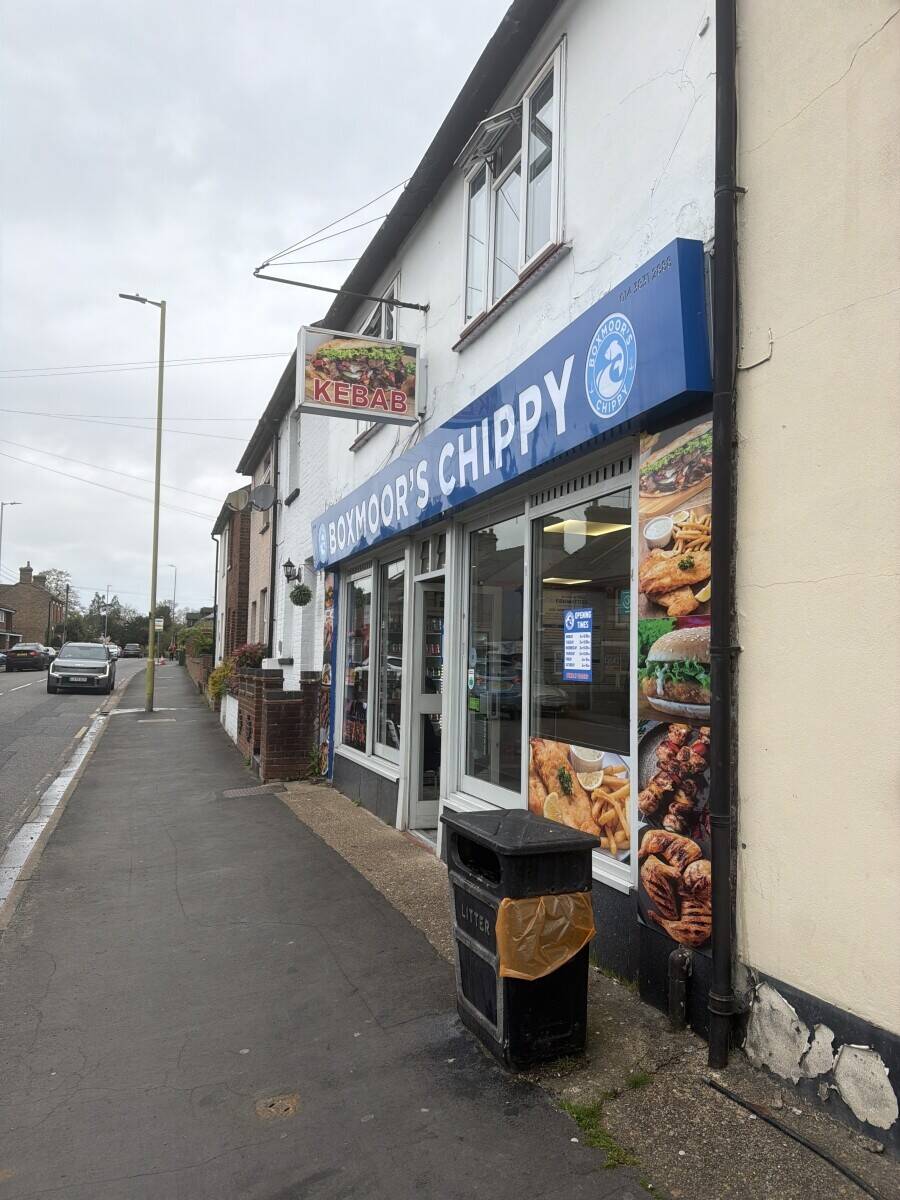 Fish and chips/kebab for sale in hemel hempstead with flat above.