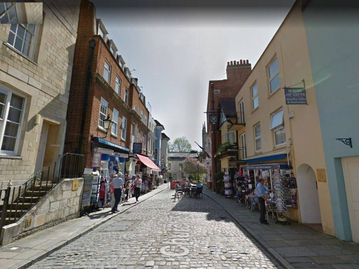 Restaurant & Cafe for Sale near Windsor Palace with 2-Bed Flat. Circa 1200 sq. ft. Outdoor seatings