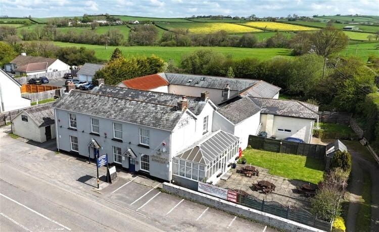 Versatile property offering a ready-made B&B / restaurant trade For Sale in Crediton Photo 1