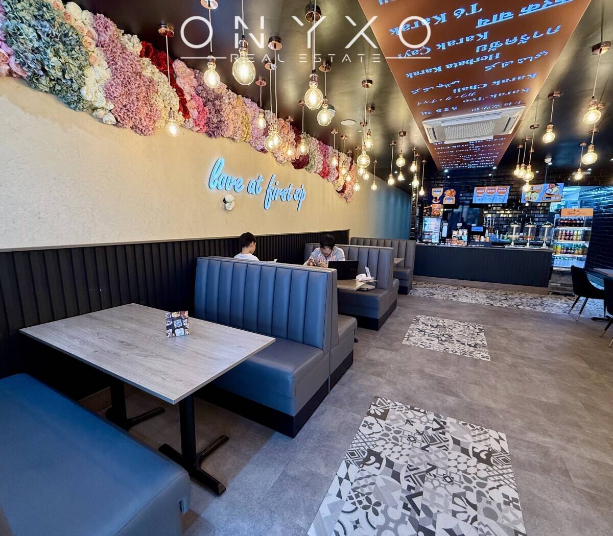 Branded Café & Indian Restaurant for Sale | Busy High Street Location, Buckinghamshire Photo 1