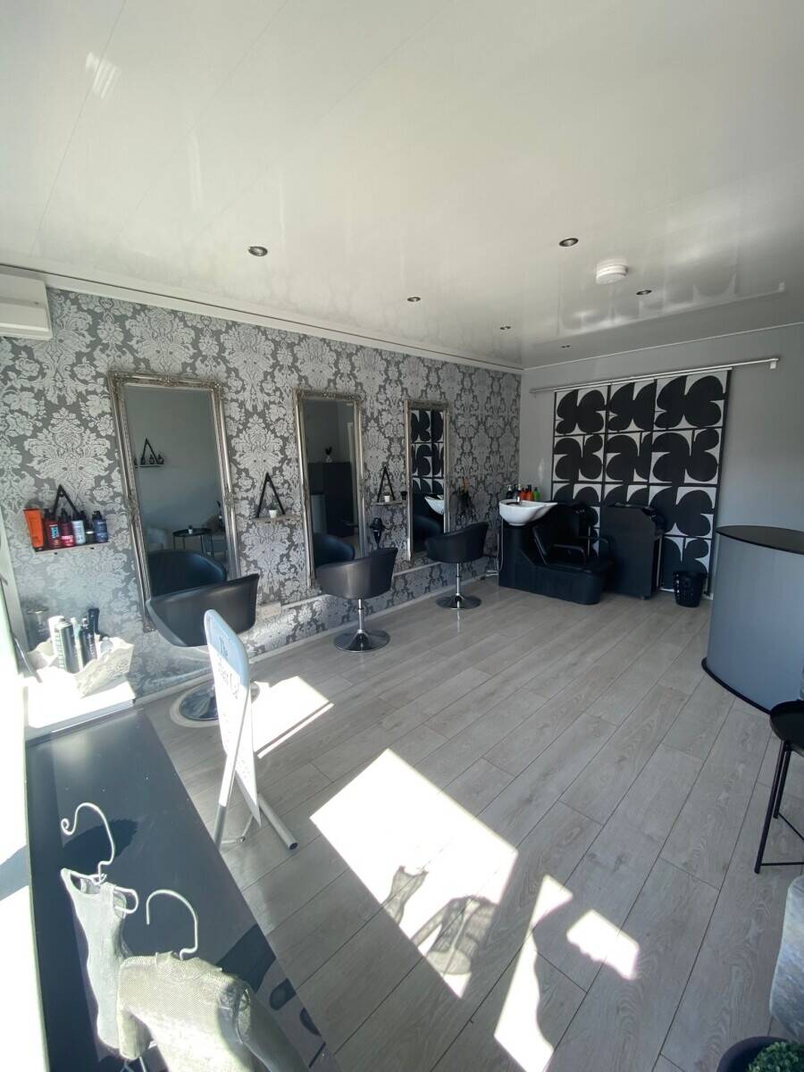 HIGH FOOTFALL HAIR SALON IN THE HEART OF ARNOLD, NOTTINGHAM ‘FOR SALE’ Photo 1