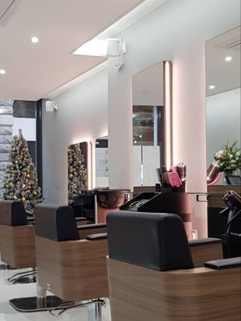 Hair and Nail salon in Reading, Berkshire Photo 2