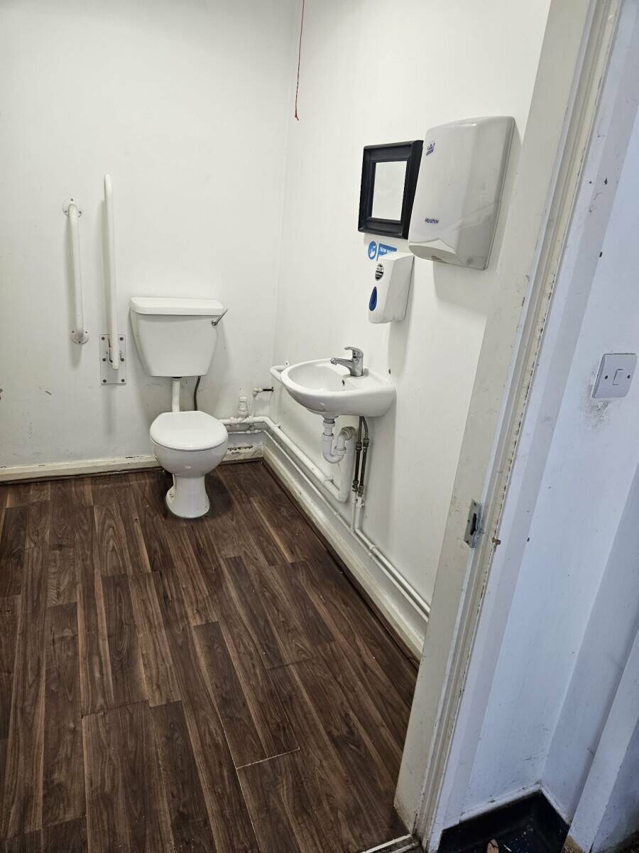 Fish and chip shop for sale in adel leeds Photo 2