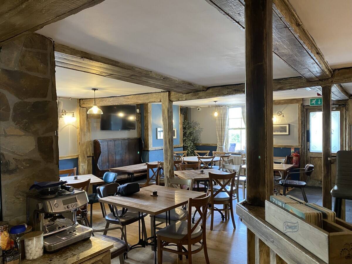 MONMOUTHSHIRE - M4 CORRIDOR VILLAGE PUB AND RESTAURANT