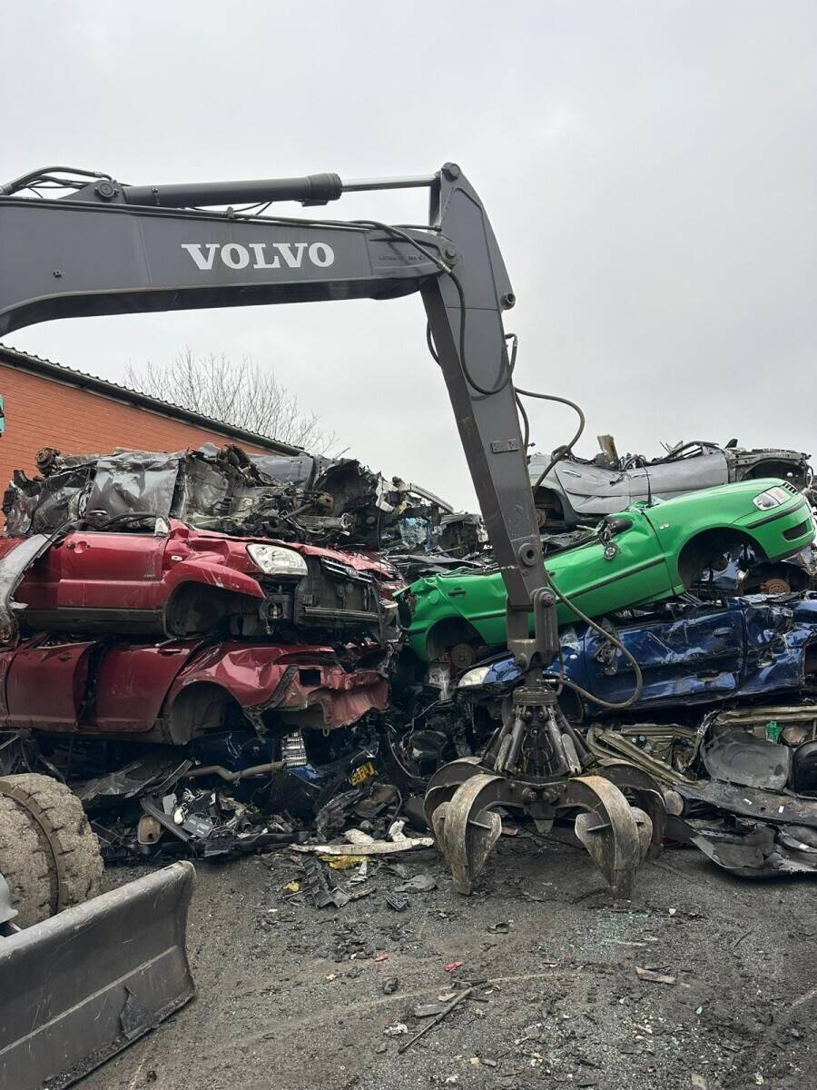 FULLY LICENSED CAR BREAKER  YARD WITH EBAY SHOP IN NORTHWEST AND EVERYTHING NEEDED