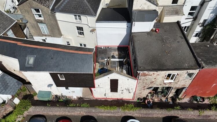 Auction Lot: Cottage/Studio Apartment in Paignton, Devon For Sale in Paignton Photo 1