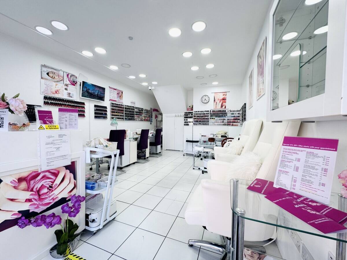 Beauty Salon and Nail Bar for sale in Tooting Bec London Photo 2
