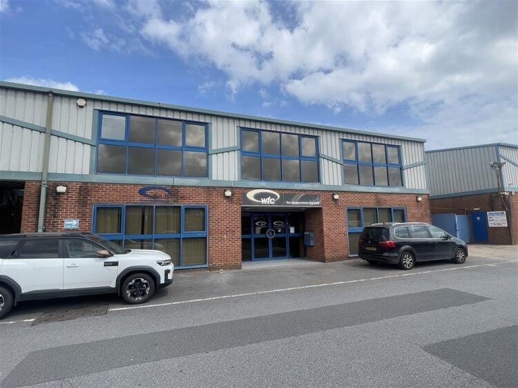 Substantial office spaces in popular Business Park For Sale in Newton Abbot Photo 1
