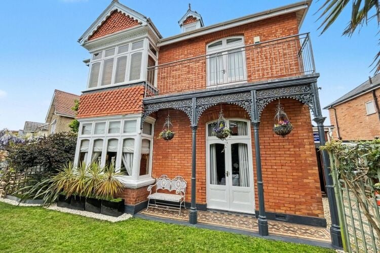 Long Established Outstanding Rated Day Nursery & 5 Bedroom Owners House Photo 1