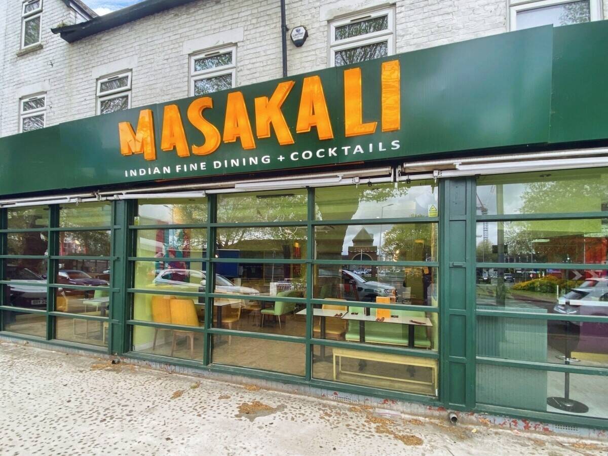 Fully Fitted Licensed Indian Restaurant with 75–80 Covers – Prime Reading Location Photo 1
