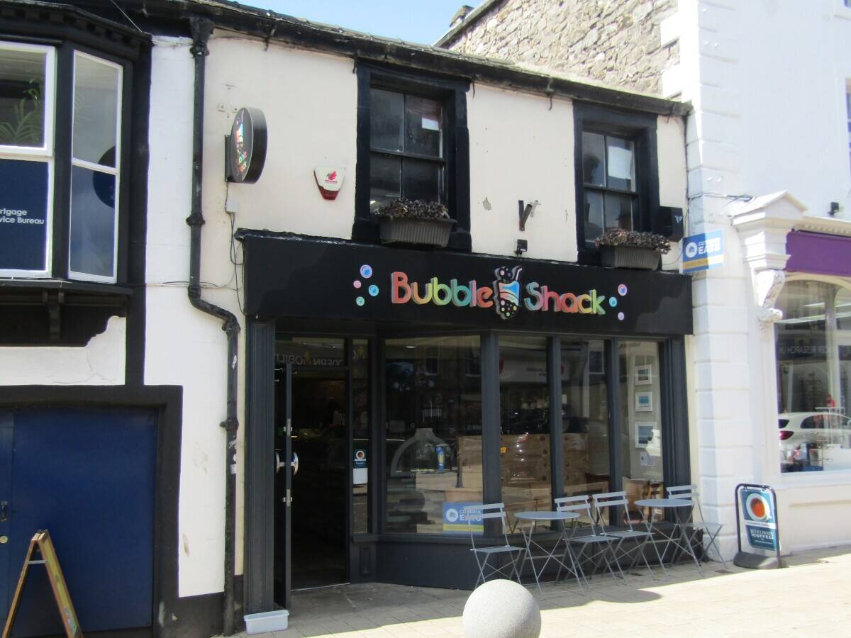 CLITHEROE TOWN CENTRE CAFÉ/DESSERT BAR BUSINESS FOR SALE  - OFFERS INVITED Photo 1