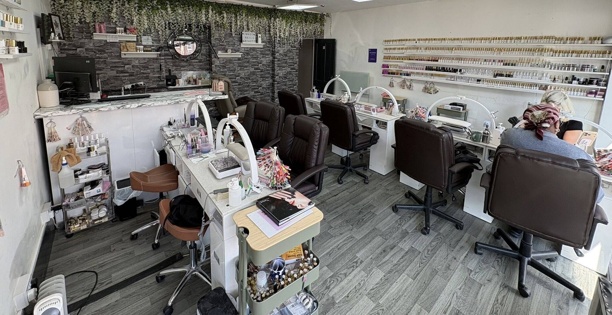 Nails & beauty Salon for sale