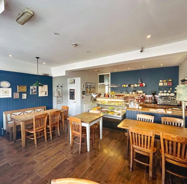 Fully Fitted Cafe and Pizzeria Business For Sale in Hampton, Richmond. 3-Bed Flat Included