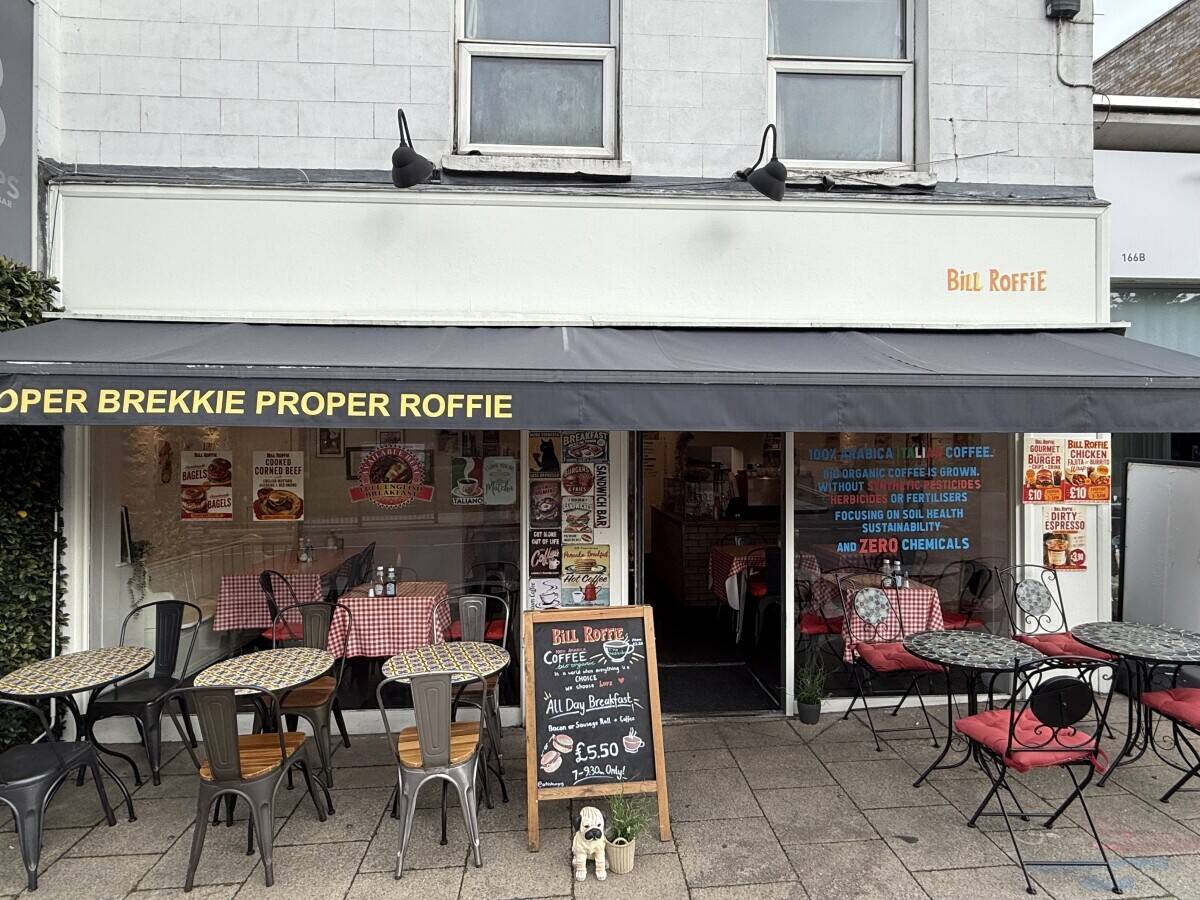 Cafe for sale on Loughton High Road, Essex Photo 1