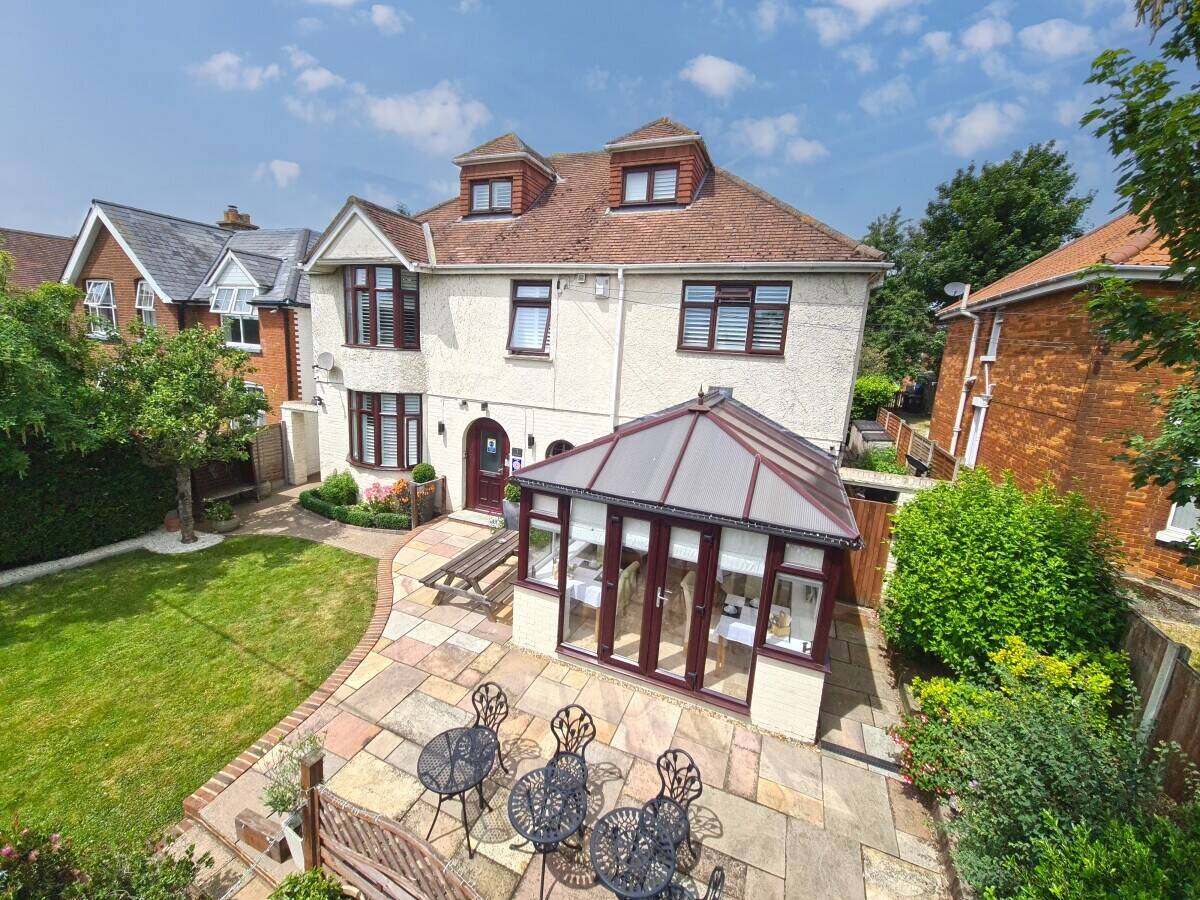 Stunning 7 Bedroom Bed & Breakfast In The Beautiful City Of Canterbury Plus Private Self Contain...