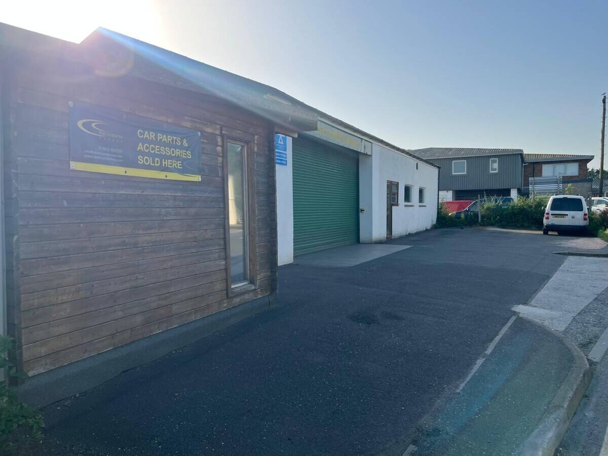 4 Ramp freehold car repair & MOT garage, Totnes Devon