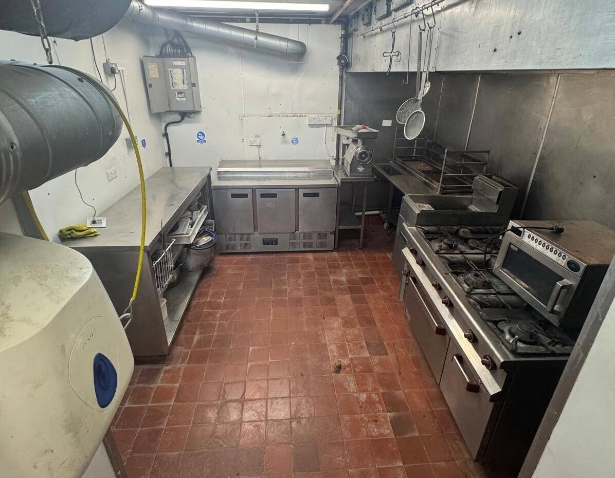 Restaurant Kitchen To-Let in Old Brompton Road, Earl’s Court. Circa 400 sq. ft. Gas & three phase Restaurant Kitchen To-Let in Old Brompton Road, Earl’s Court. Circa 400 sq. ft. Gas & three phase