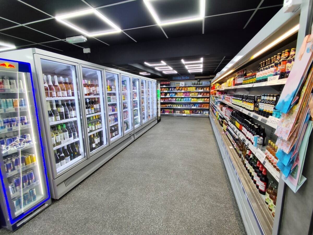Off licence for sale in isle of wight leave your number on enquiry soap i can call you Photo 2