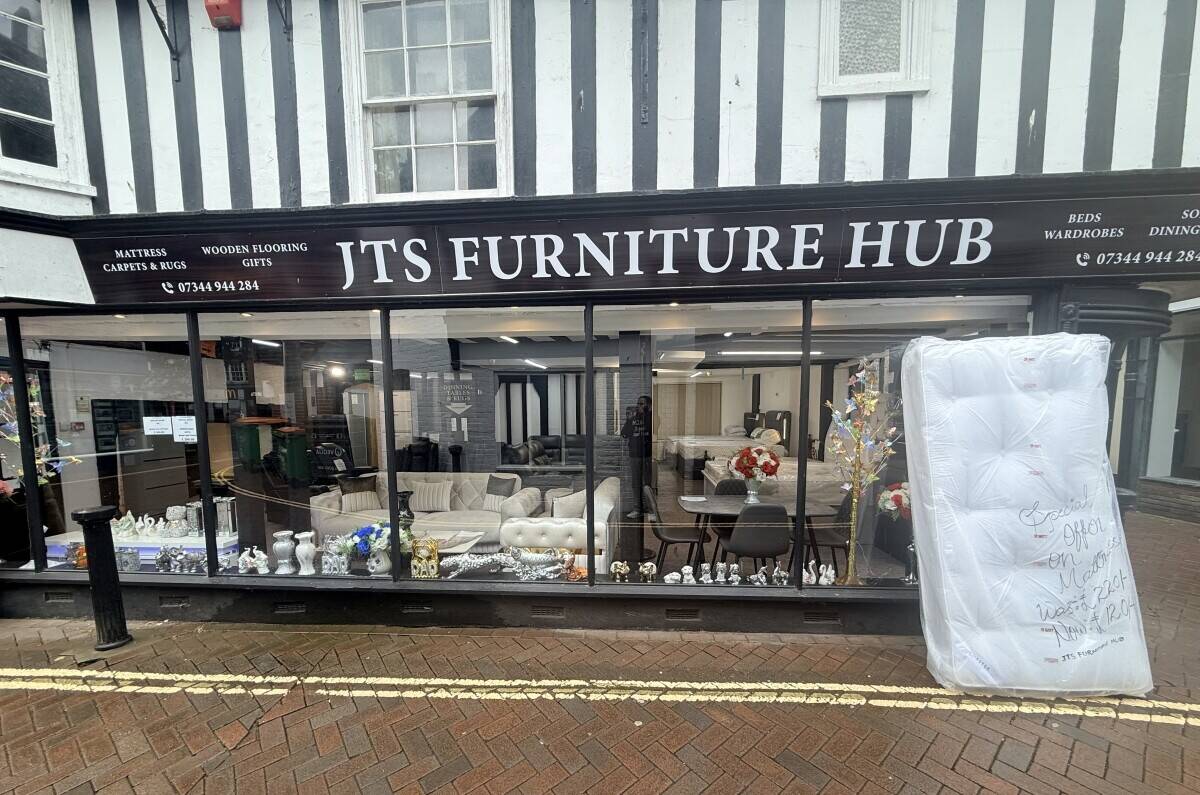 FURNITURE SHOP for sale in Ashford kent Photo 1