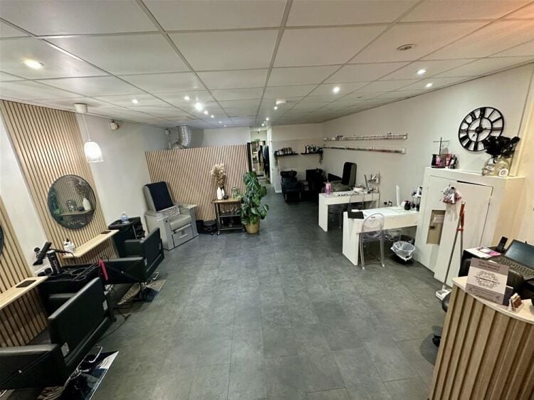 LEASEHOLD
HAIR & BEAUTY SALON
SELF CONTAINED 2 BED FLAT ABOVE COVERS MOST OF RENT Photo 1