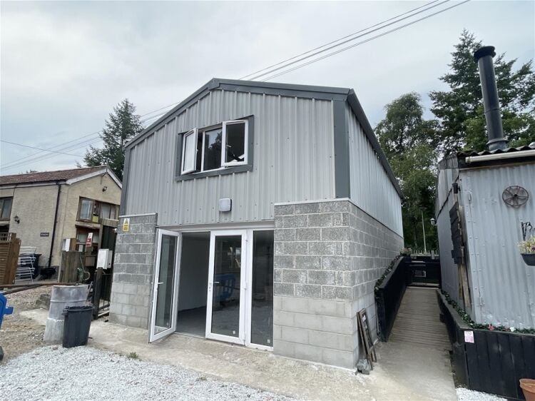 Recently constructed Two-storey office/ retails premises For Sale in Chulmleigh Photo 1