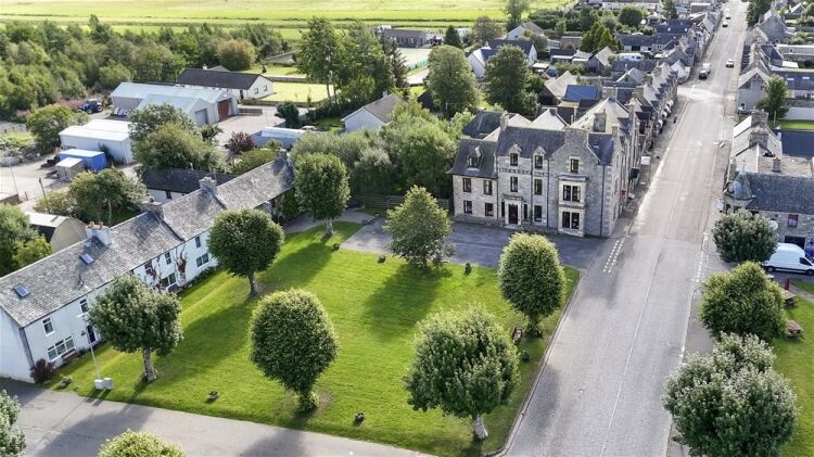 Vacant Richmond Arms Hotel in Ballindalloch Moray with potential for various uses