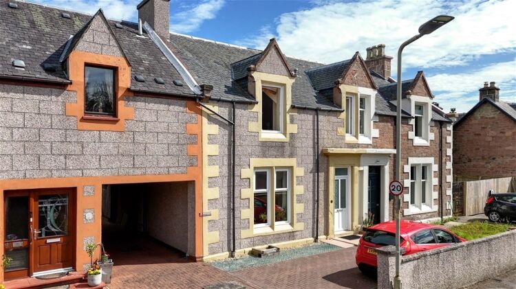 House of Multiple Occupancy and Self Contained Annex Photo 1