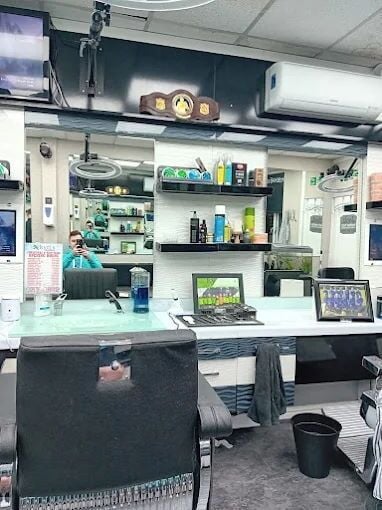 Traditional Barber Shop established 2003 for Sale Photo 1