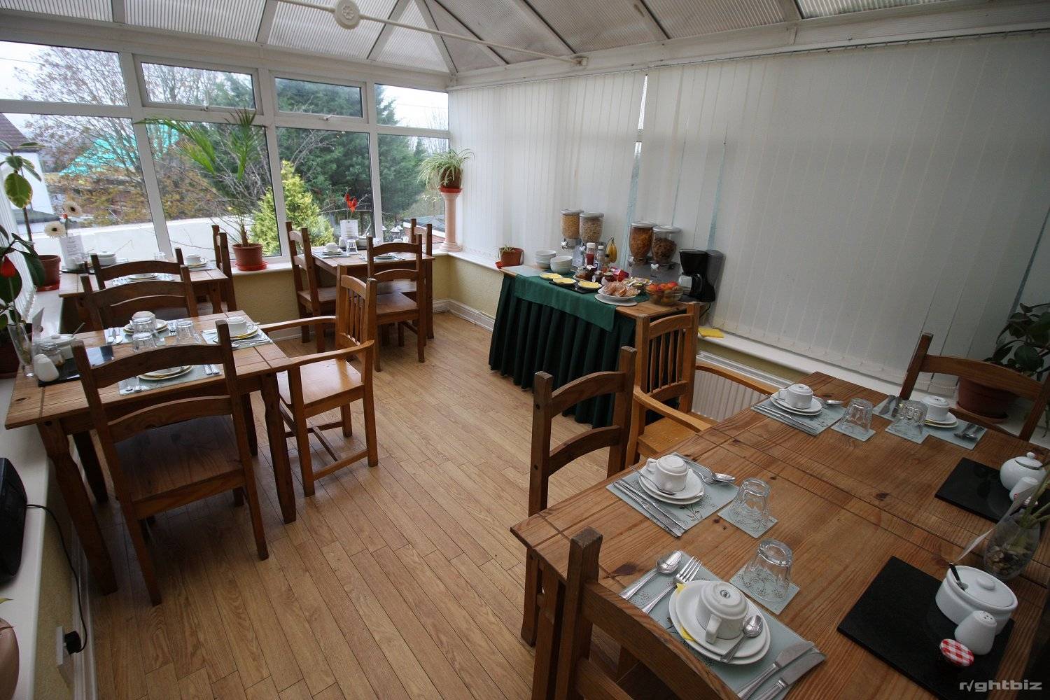A successful 7-8 bedroom guest house in busy town in Wiltshire. Retirement Sale.