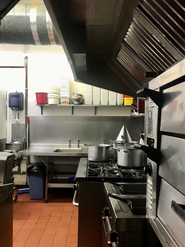 Long Leasehold Italian and Hot Food Takeaway with Accommodation – Chorley